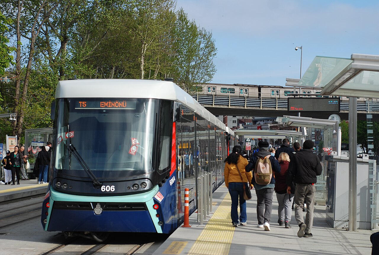 İstanbul T5 tramvayı ve M2 metrosu Haliç bölgesinde